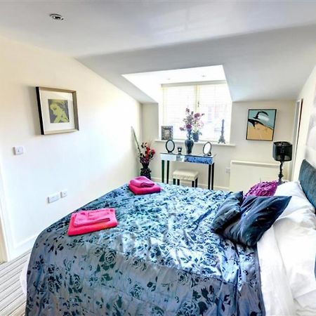 Hotties House - Two-Bed Cottage, Dog-Friendly & Off-Street Parking - Scarborough Esterno foto