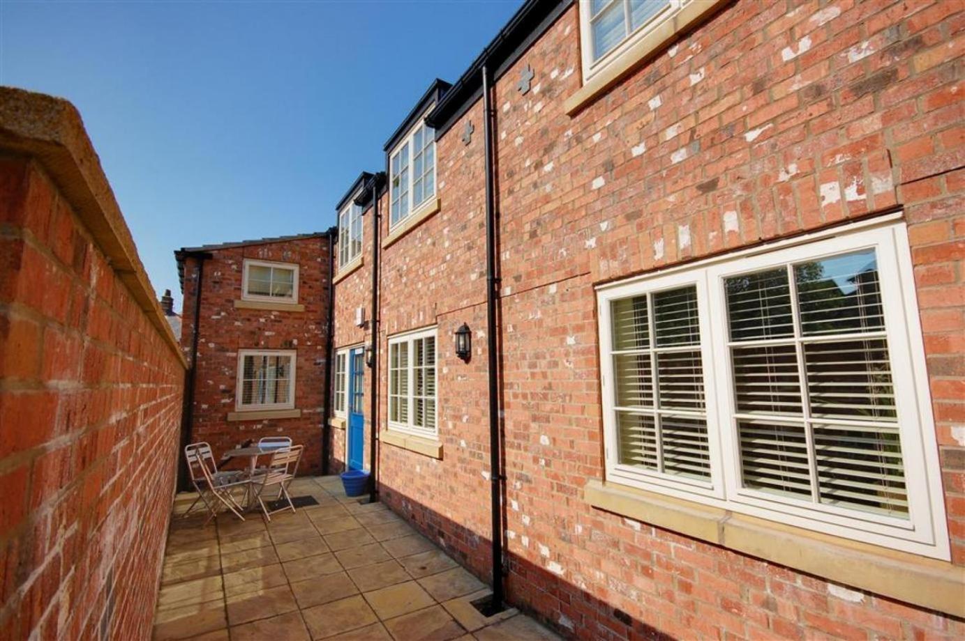 Hotties House - Two-Bed Cottage, Dog-Friendly & Off-Street Parking - Scarborough Esterno foto
