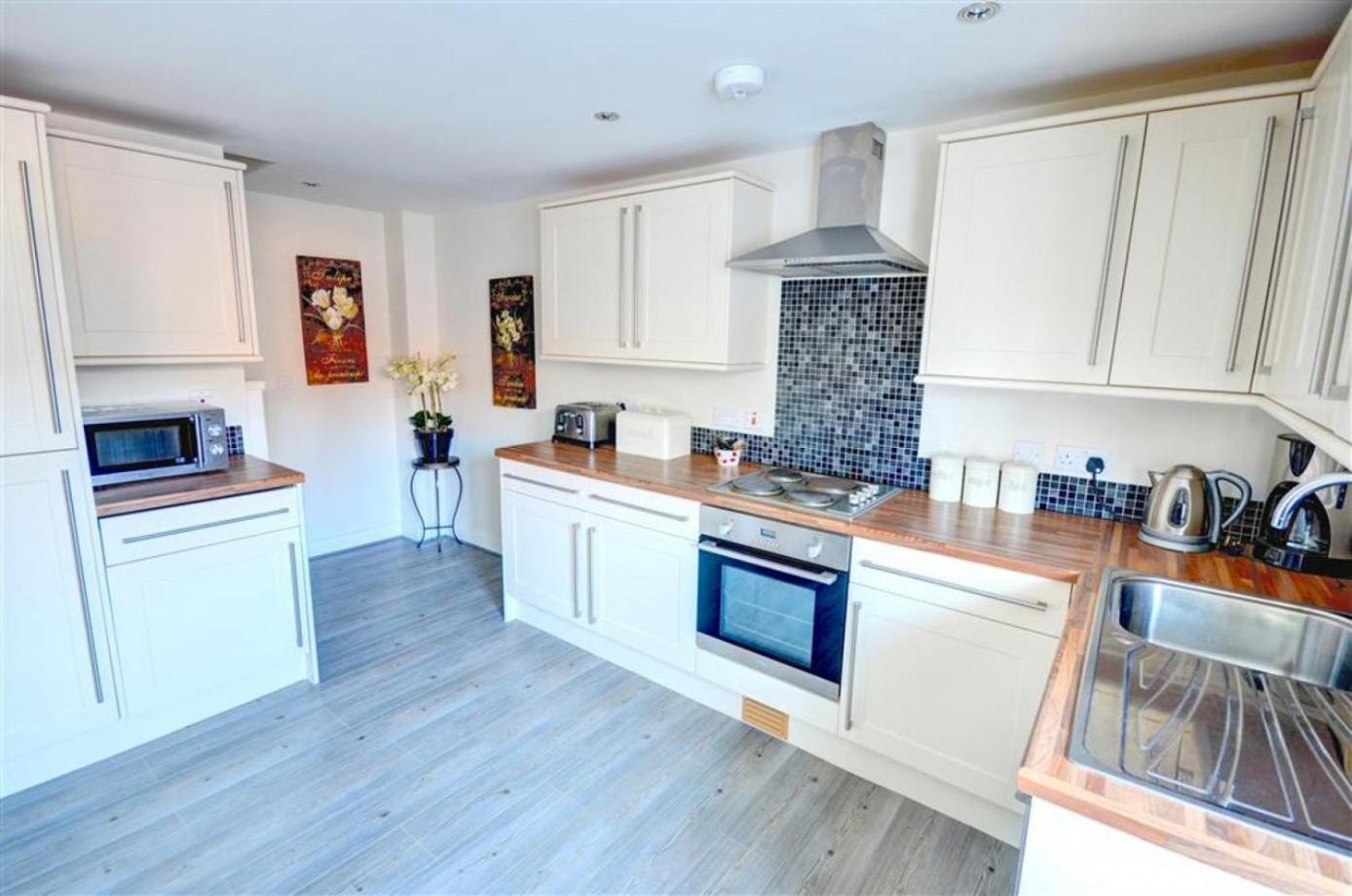 Hotties House - Two-Bed Cottage, Dog-Friendly & Off-Street Parking - Scarborough Esterno foto