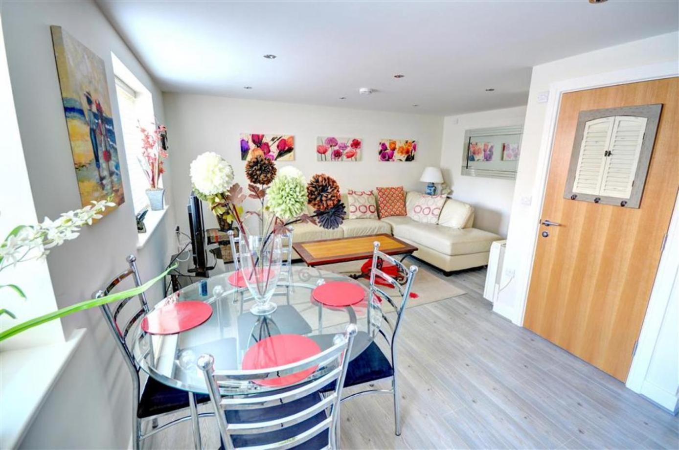 Hotties House - Two-Bed Cottage, Dog-Friendly & Off-Street Parking - Scarborough Esterno foto
