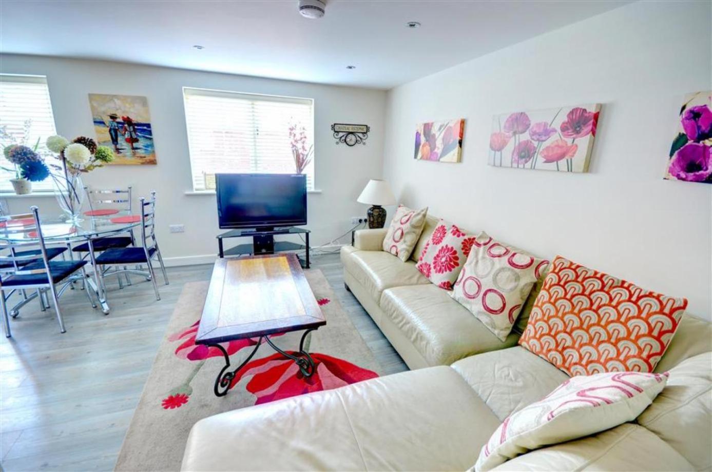 Hotties House - Two-Bed Cottage, Dog-Friendly & Off-Street Parking - Scarborough Esterno foto